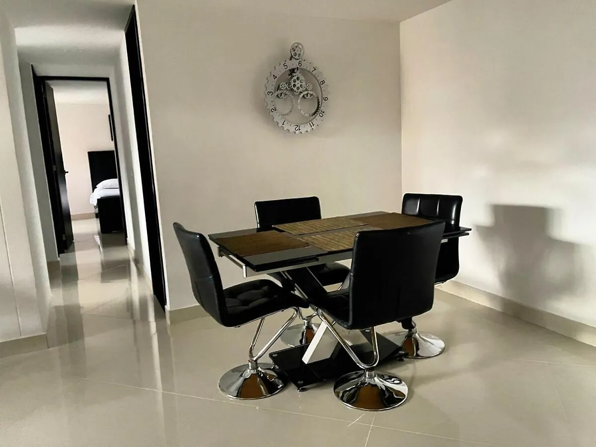 Apartamento En Laureles - Estadio 메딜린